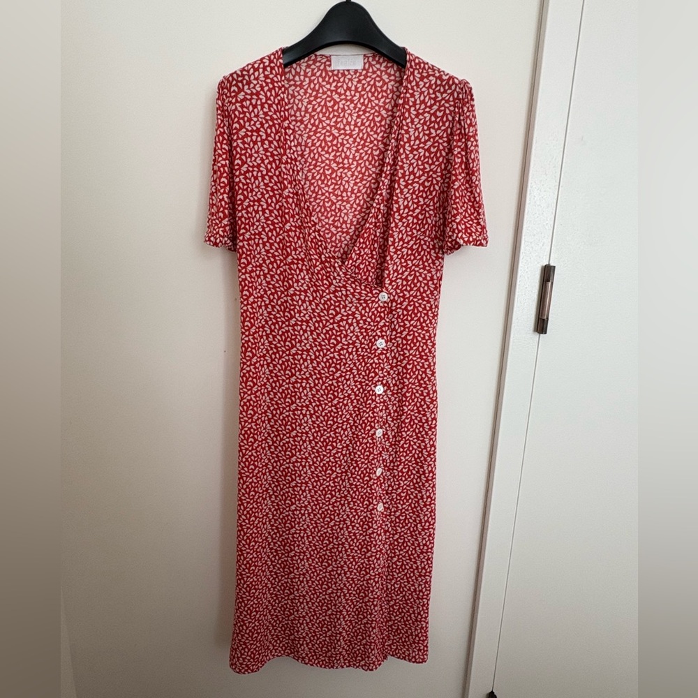 Isalis printed red & white dress in good condition. Ties on the inside to cinch - Picture 5 of 6